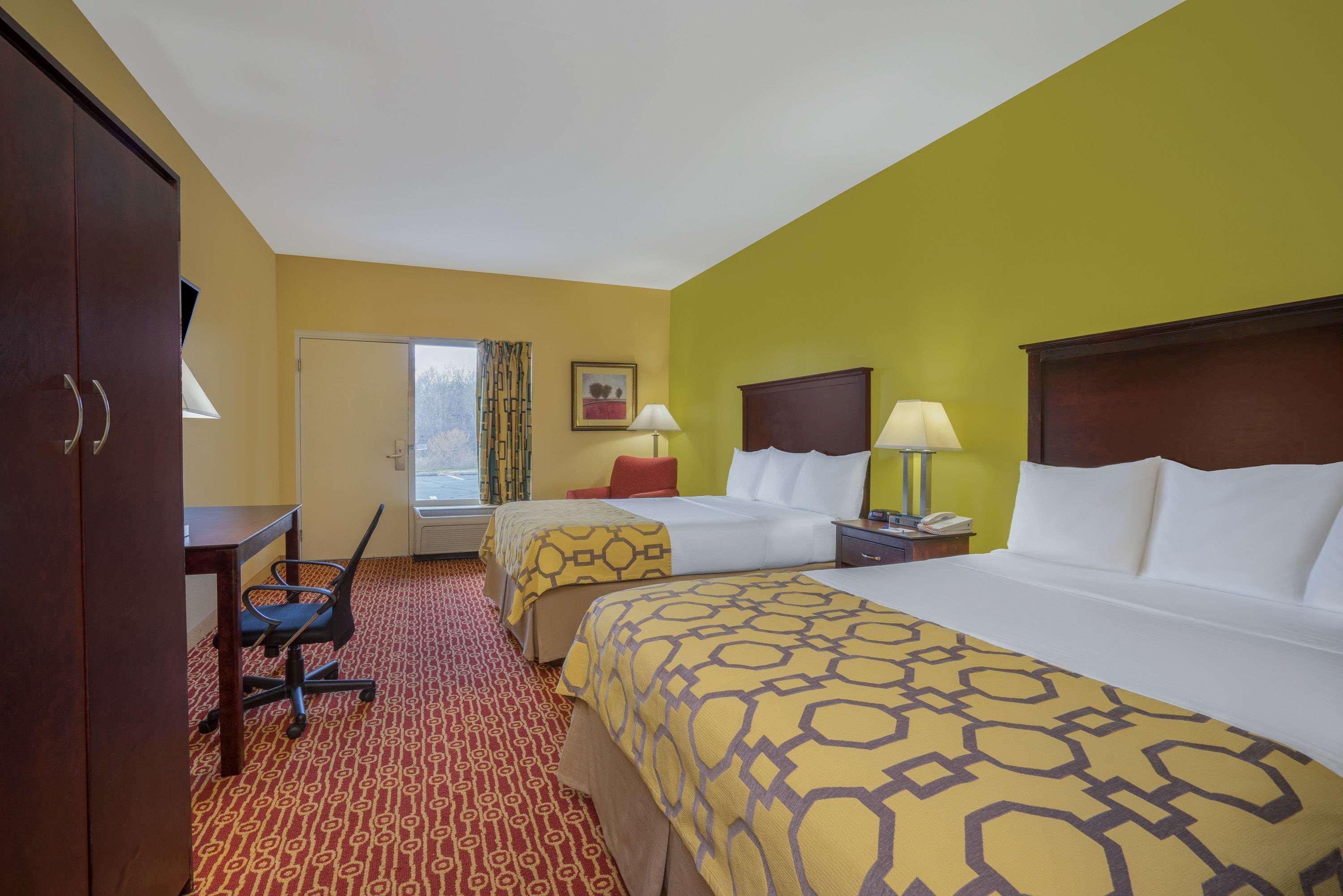 Baymont By Wyndham Warrenton Hotel Buitenkant foto