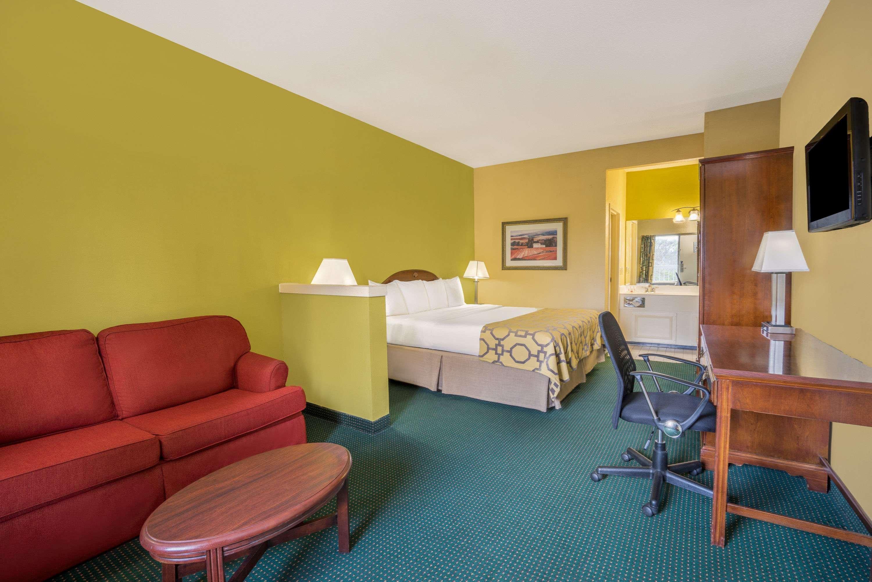 Baymont By Wyndham Warrenton Hotel Buitenkant foto