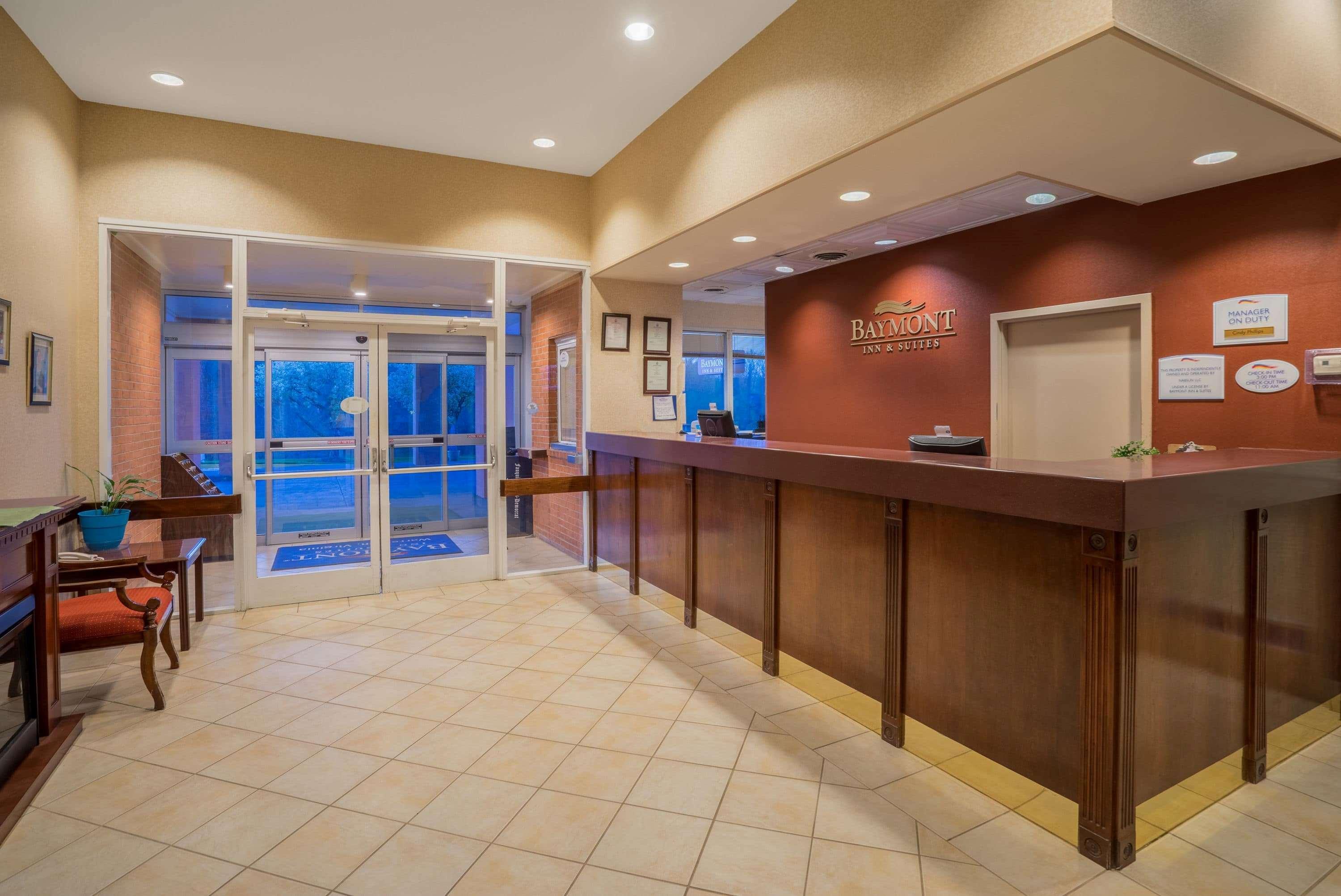 Baymont By Wyndham Warrenton Hotel Buitenkant foto