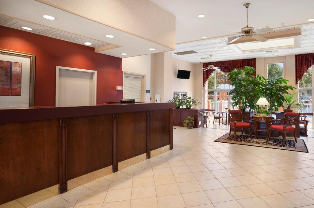 Baymont By Wyndham Warrenton Hotel Buitenkant foto