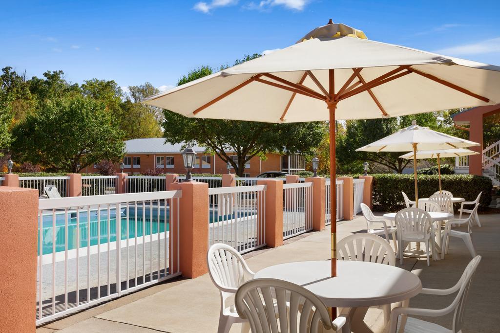 Baymont By Wyndham Warrenton Hotel Buitenkant foto