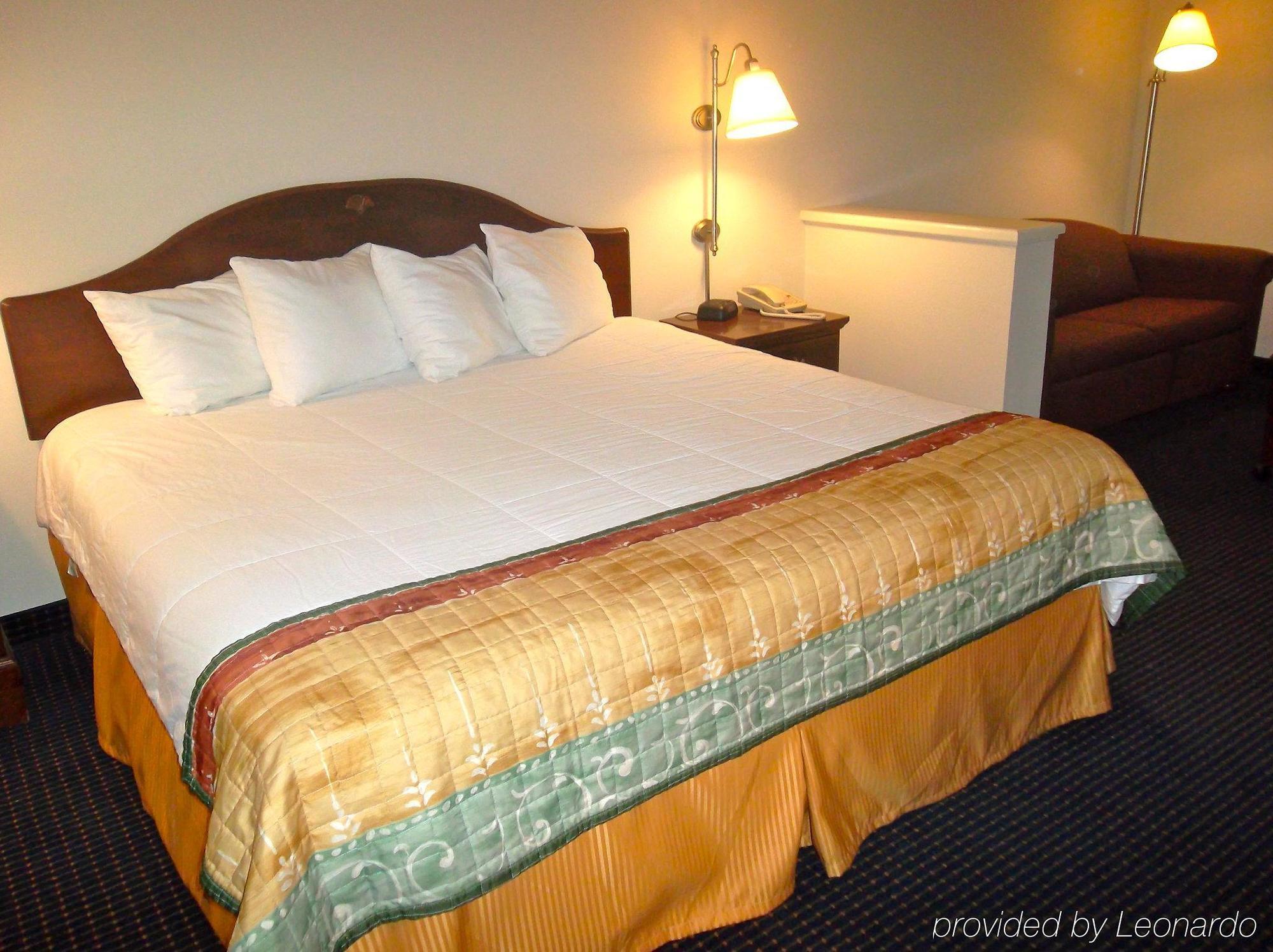 Baymont By Wyndham Warrenton Hotel Buitenkant foto